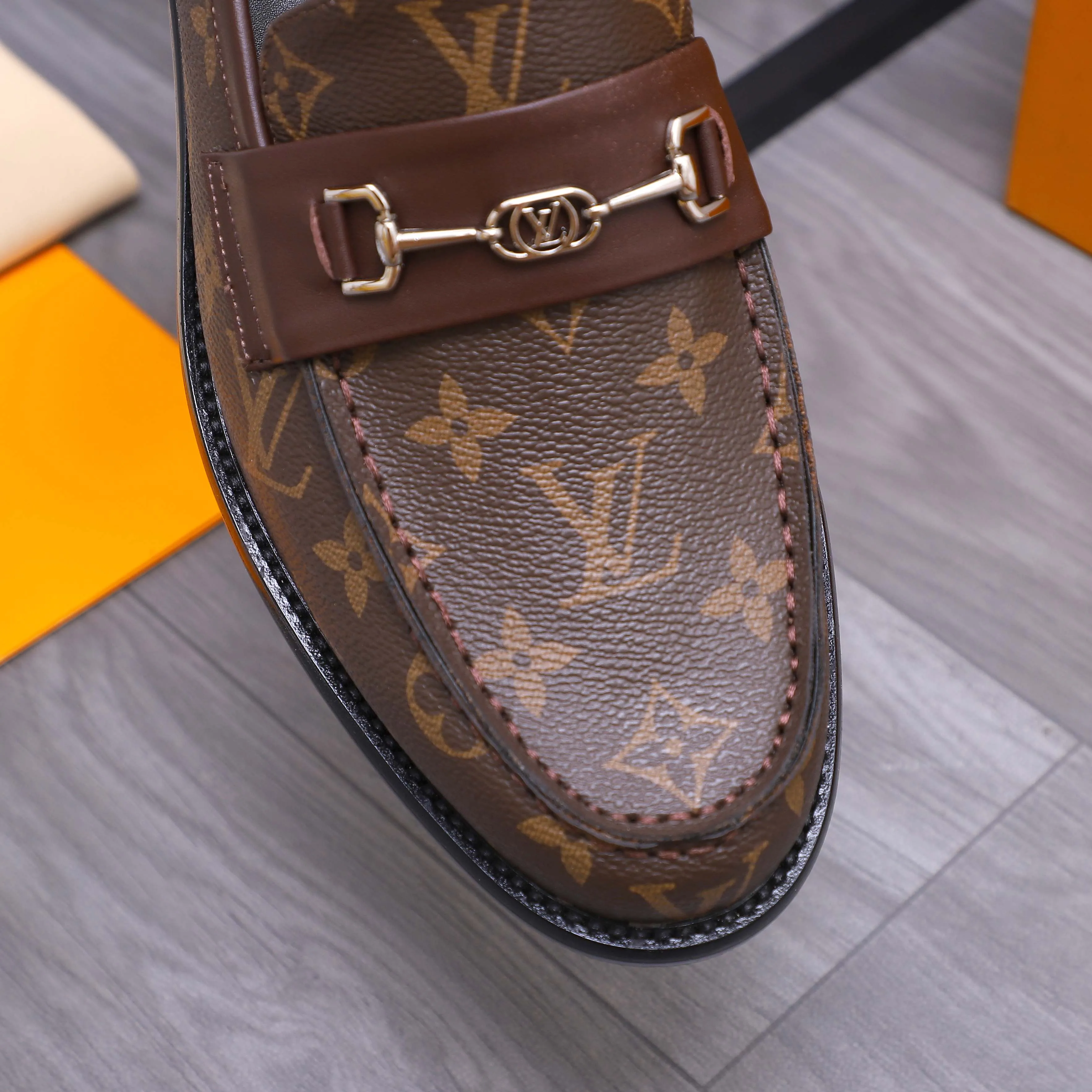 Men's shoes 💰660 Product trademark: LV [Louis Vuitton] business casual slip-on leather shoes, regular size. Size: 39-44 (38.45 custom-made, non-returnable) Product materials: Selected classic printed upper, cowhide lining, original outsole